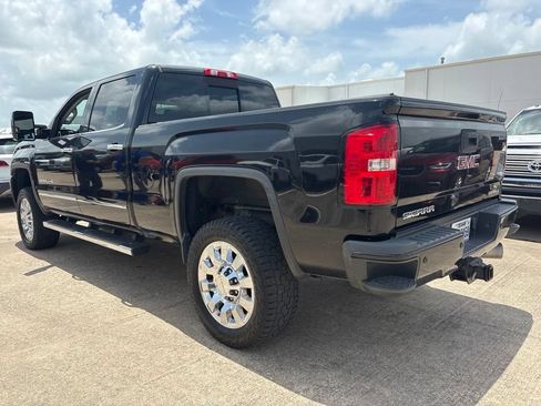 Used 2016 GMC Sierra 2500 Denali w/ Duramax Plus Package AWD/4WD image 2