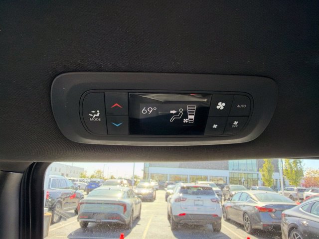 Used 2020 Chrysler Pacifica Touring-L w/ S Appearance Package FWD image 32