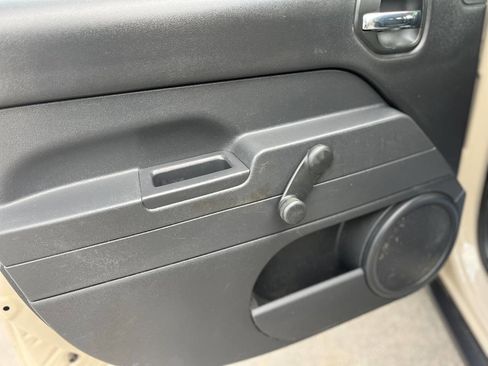 Used 2017 Jeep Patriot Sport image 6