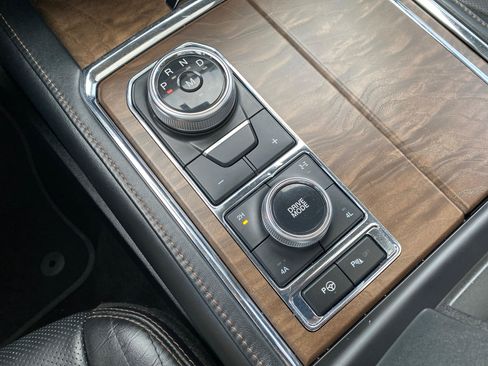 Used 2020 Ford Expedition Platinum image 17