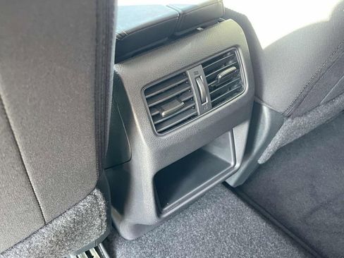 Used 2025 Nissan Rogue S image 12