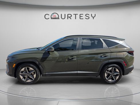 Used 2025 Hyundai Tucson SEL FWD image 2