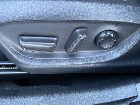 Used 2021 Toyota Camry SE w/ Cold Weather Package image 13