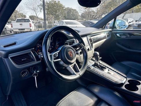 Used 2018 Porsche Macan image 10