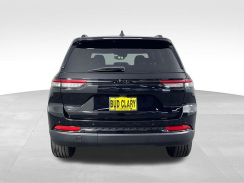 Used 2023 Jeep Grand Cherokee Altitude AWD/4WD image 12