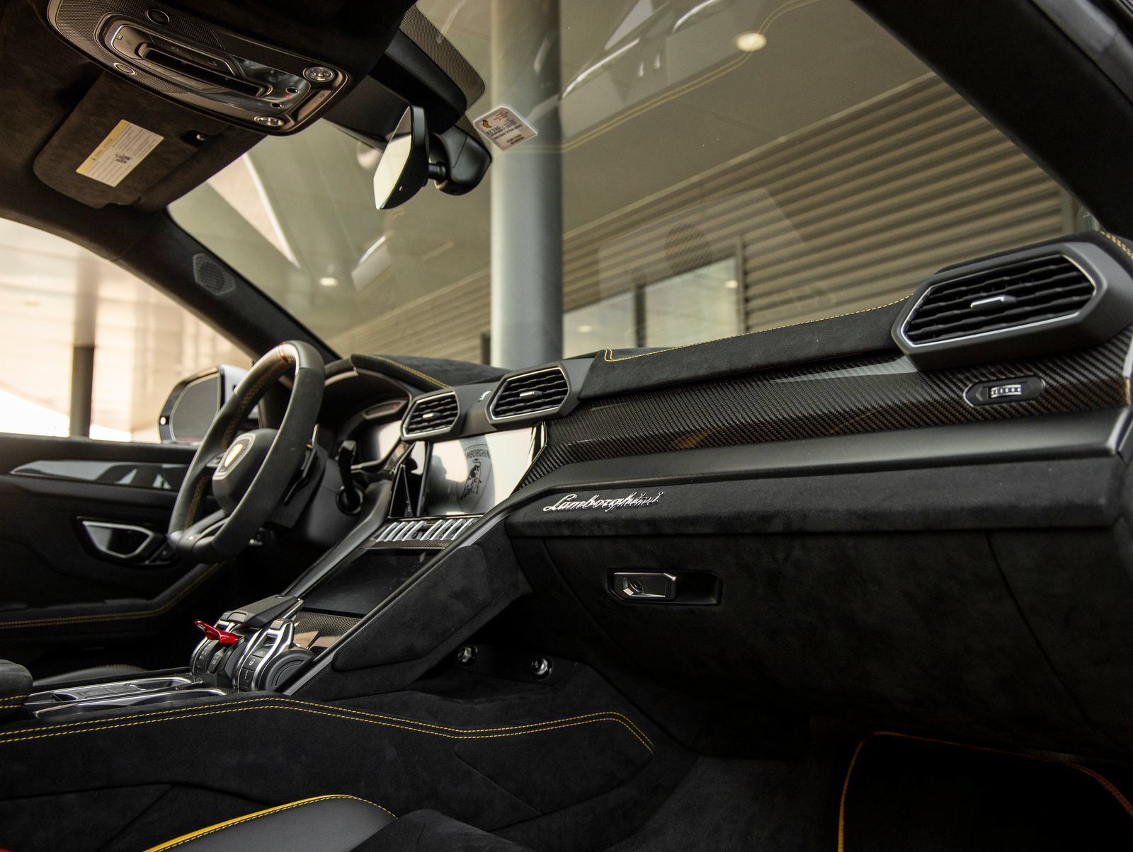 Used 2024 Lamborghini Urus Performante AWD/4WD image 54
