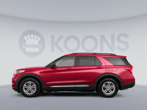 Used 2020 Ford Explorer XLT w/ Equipment Group 202A AWD/4WD image 2
