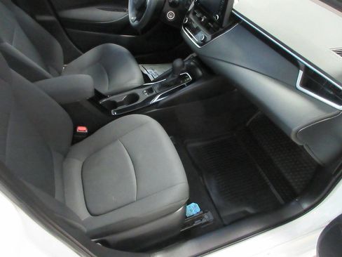 Used 2022 Toyota Corolla LE FWD image 8