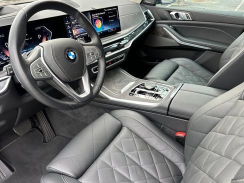 Used 2025 BMW X7 xDrive40i w/ Premium Package image 11