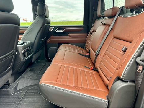 Used 2025 GMC Sierra 2500 Denali Ultimate image 13