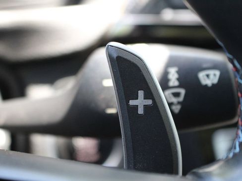 Used 2015 BMW M4 Convertible image 29