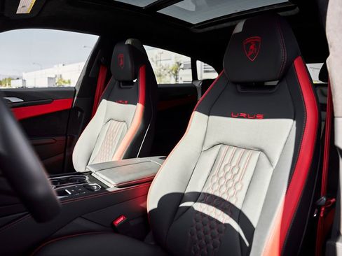 Used 2024 Lamborghini Urus S AWD/4WD image 47