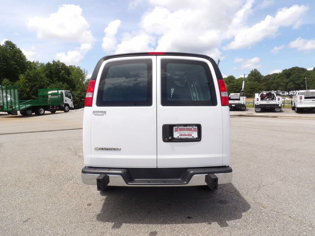 Used 2025 Chevrolet Express 2500 w/ Driver Convenience Package RWD image 6