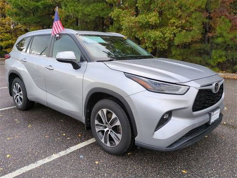 Certified 2023 Toyota Highlander XLE image 2