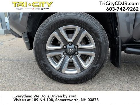 Used 2016 Toyota Tacoma Limited w/ Towing Package image 34