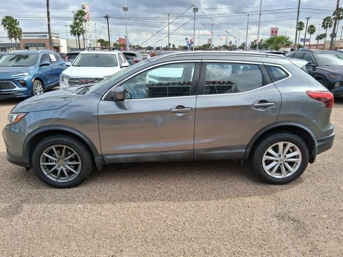 Used 2018 Nissan Rogue Sport SV image 3