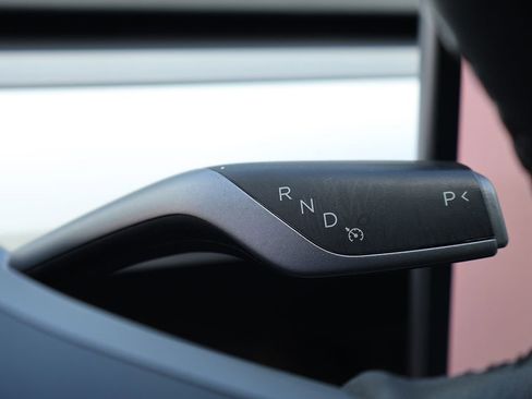 Used 2023 Tesla Model 3 Standard Range image 42