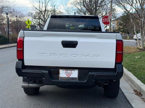 Used 2024 Toyota Tacoma SR image 5