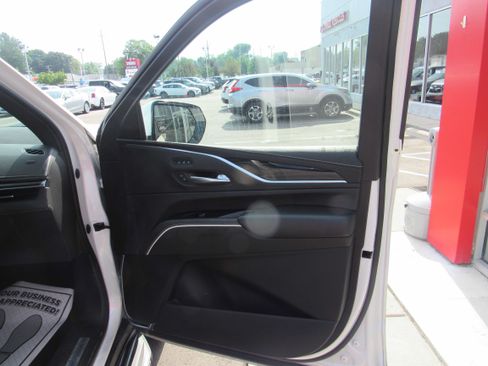 Used 2021 Cadillac Escalade Sport AWD/4WD image 10