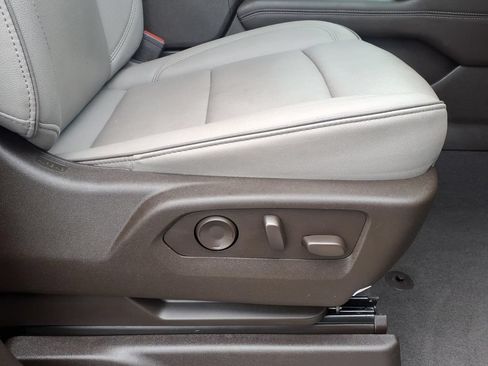 Used 2025 GMC Yukon Elevation w/ Elevation Premium Package AWD/4WD image 13