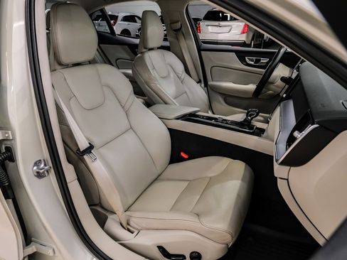 Used 2019 Volvo S60 T5 Momentum w/ Premium Package image 36