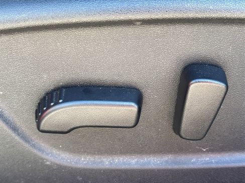 Used 2019 Nissan Rogue SV image 38