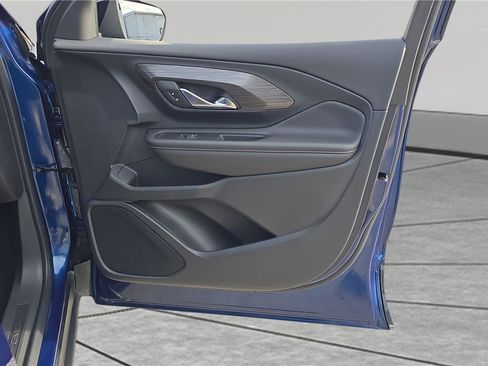 Used 2023 GMC Terrain SLE w/ Driver Convenience Package image 25