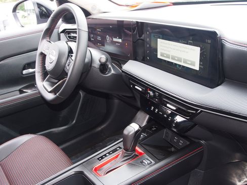 Used 2025 Nissan Kicks SR AWD/4WD image 10