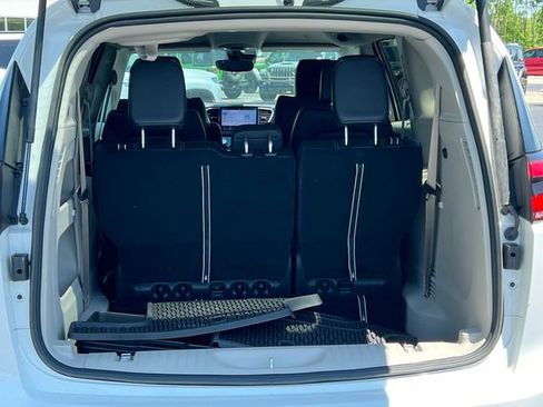 Used 2024 Chrysler Pacifica Touring-L FWD image 37
