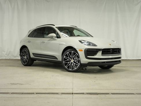 Certified 2026 Porsche Macan AWD/4WD image 9