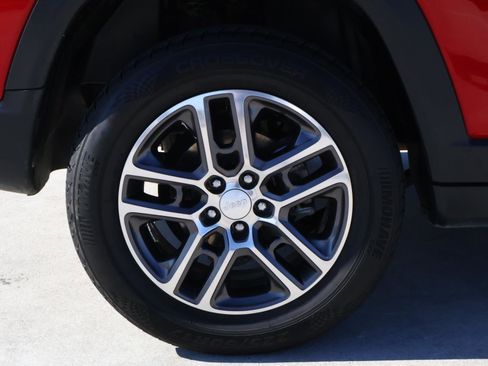 Used 2017 Jeep Compass Latitude w/ Popular Equipment Group image 9