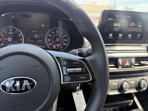 Used 2020 Kia Forte LXS FWD image 16