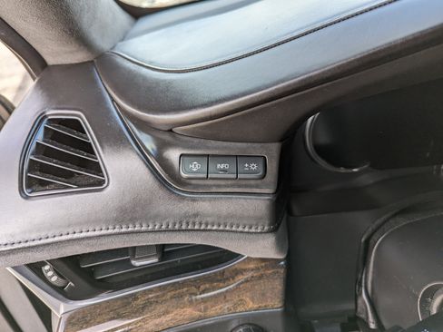 Used 2016 Cadillac Escalade Platinum image 15