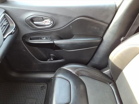 Used 2020 Jeep Cherokee Latitude Plus image 30