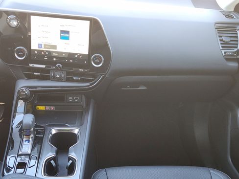 Used 2025 Lexus NX 250 FWD w/ Premium Package image 32