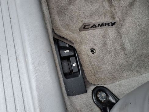 Used 2010 Toyota Camry LE FWD image 22