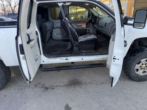 Used 2010 Chevrolet Silverado 1500 W/T image 25