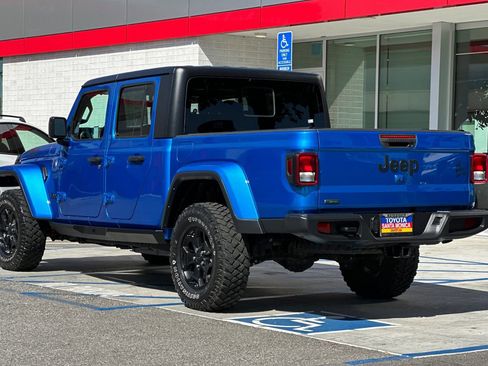 Used 2022 Jeep Gladiator Sport AWD/4WD image 6