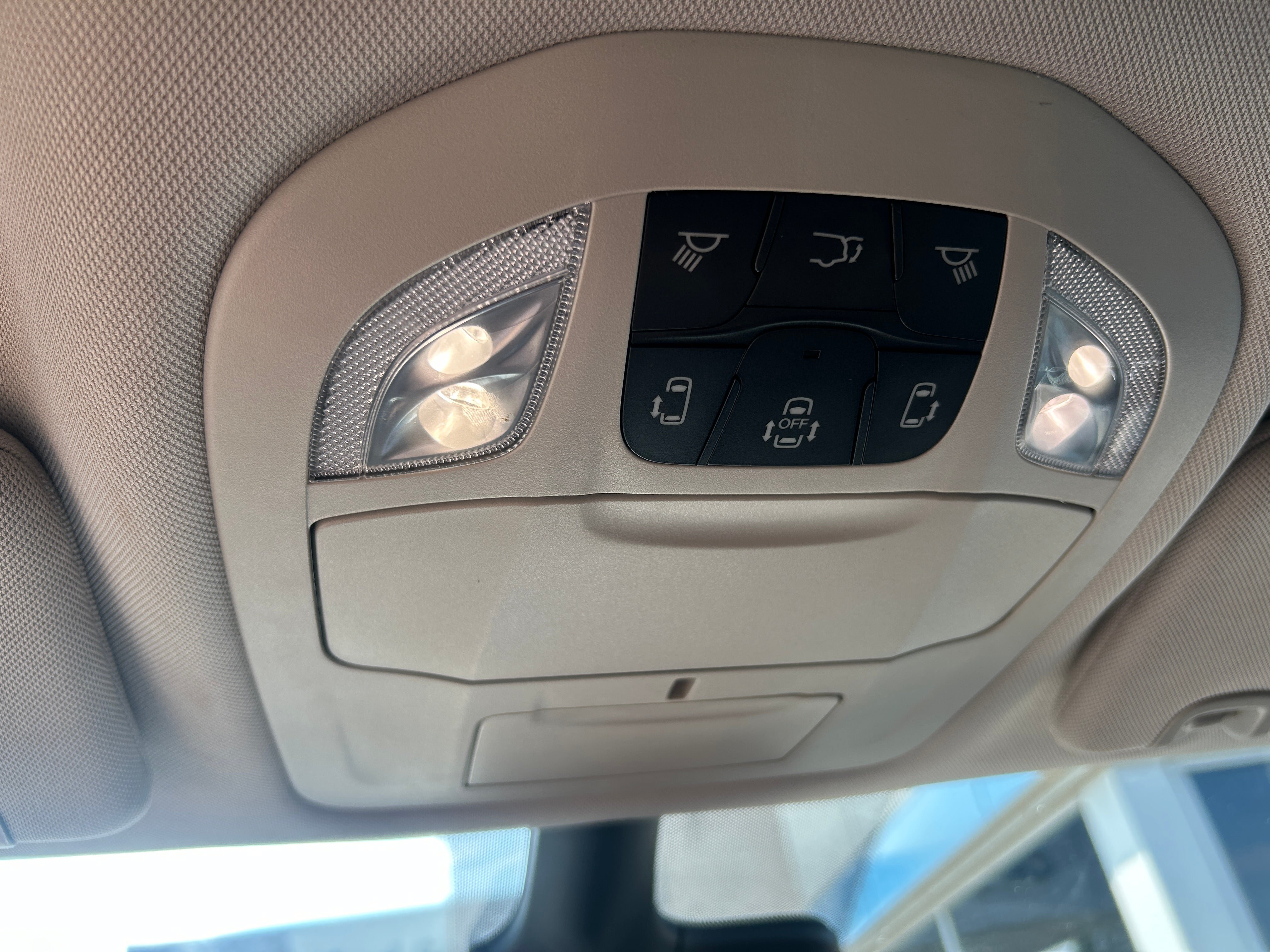 Used 2024 Chrysler Pacifica Touring-L FWD image 30