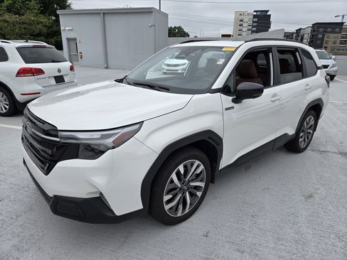 Used 2025 Subaru Forester Touring w/ Touring Package AWD/4WD image 1