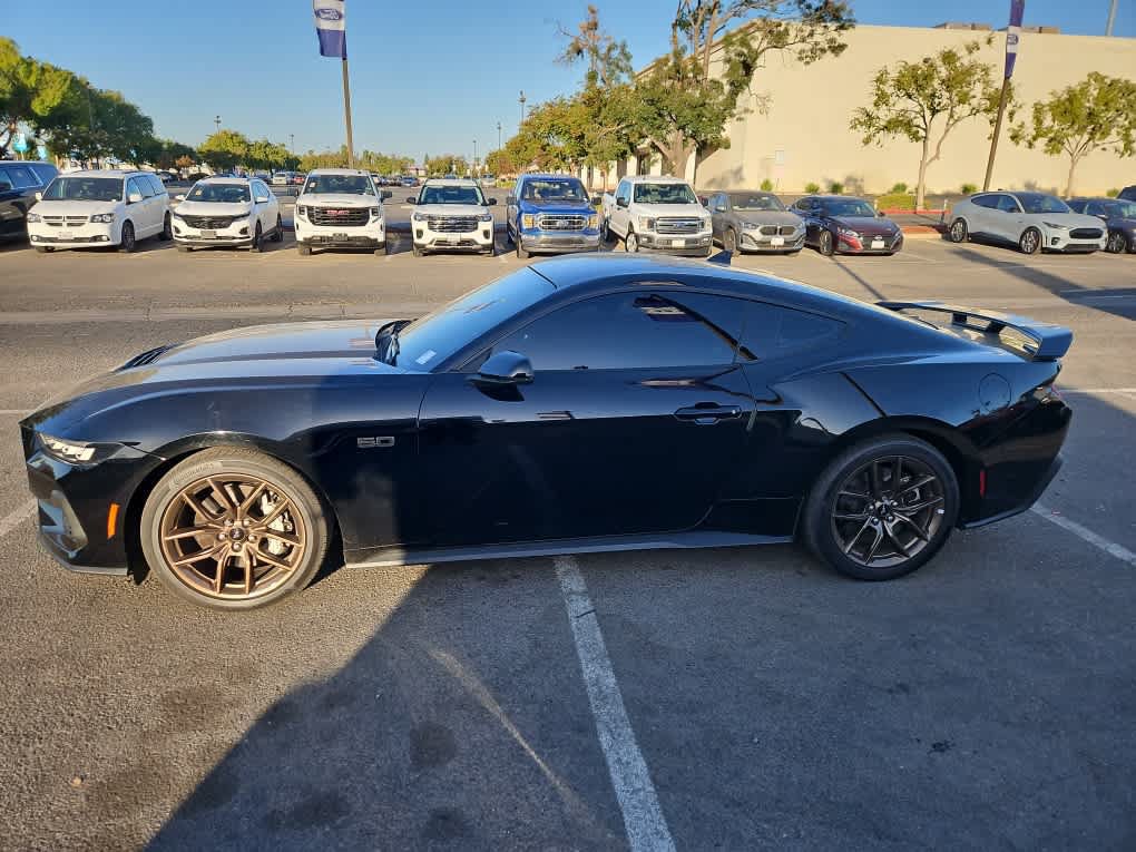 Used 2024 Ford Mustang GT Premium RWD image 4
