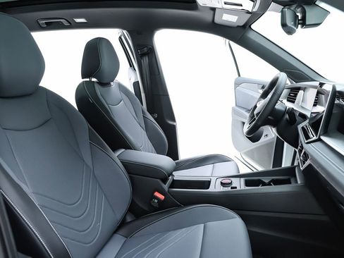 New 2026 Volkswagen Tiguan SE R-Line image 75