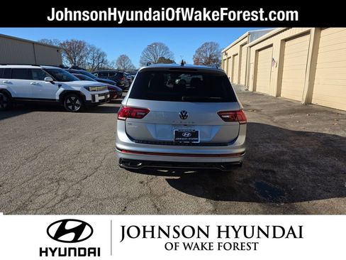 Used 2023 Volkswagen Tiguan SE R-Line image 16