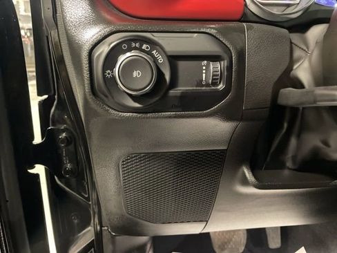 Used 2023 Jeep Wrangler Unlimited Rubicon w/ Cold Weather Group AWD/4WD image 19