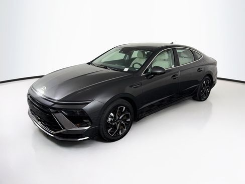 Used 2025 Hyundai Sonata SEL FWD image 3