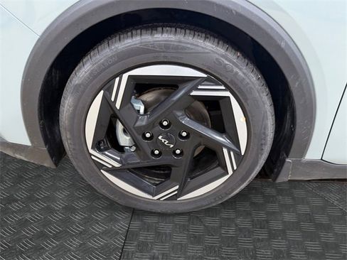 Used 2025 Kia K4 EX image 14
