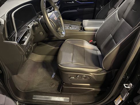 Used 2023 Cadillac Escalade ESV Sport w/ LPO, ONYX Package AWD/4WD image 17