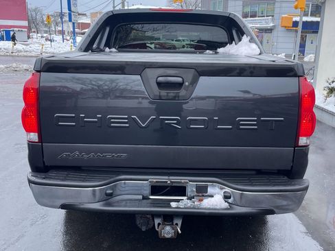 Used 2005 Chevrolet Avalanche Z71 w/ Preferred Equipment Group image 5