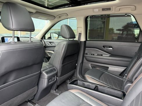 Used 2023 Nissan Pathfinder Platinum image 33