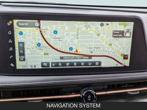 Used 2025 Nissan Ariya AWD image 22